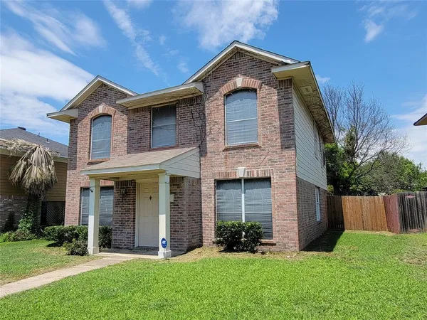 $1,900 | 238 High Pointe Lane, Cedar Hill, TX 75104
