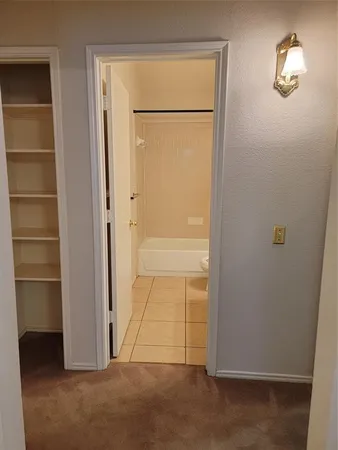 $1,900 | 238 High Pointe Lane, Cedar Hill, TX 75104