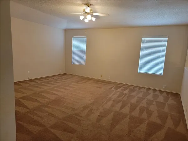 $1,900 | 238 High Pointe Lane, Cedar Hill, TX 75104