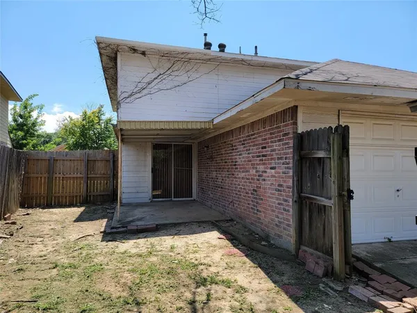 $1,900 | 238 High Pointe Lane, Cedar Hill, TX 75104