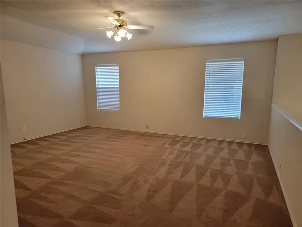 $1,900 | 238 High Pointe Lane, Cedar Hill, TX 75104