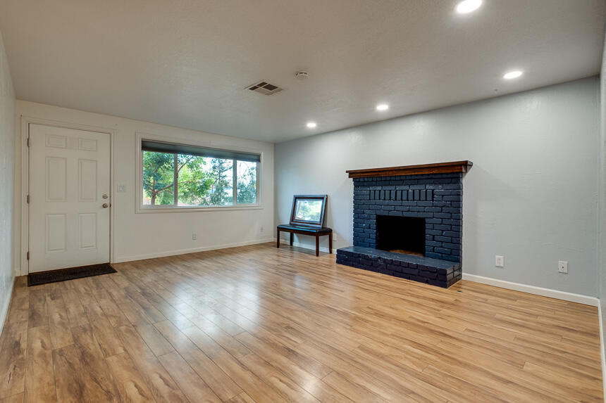 2358 Roberts Road Medford, OR 97504 - Photo 3 of 26 2358 Roberts-7