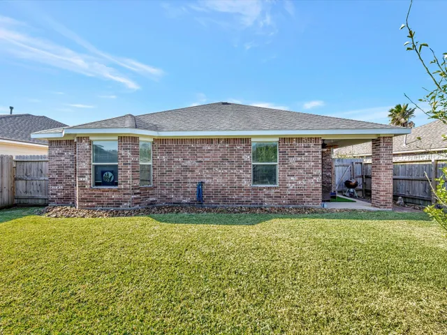 $270,000 | 5011 Gulf Stream Lane, Bacliff, TX 77518