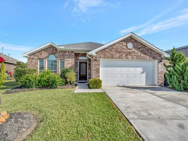 $270,000 | 5011 Gulf Stream Lane, Bacliff, TX 77518