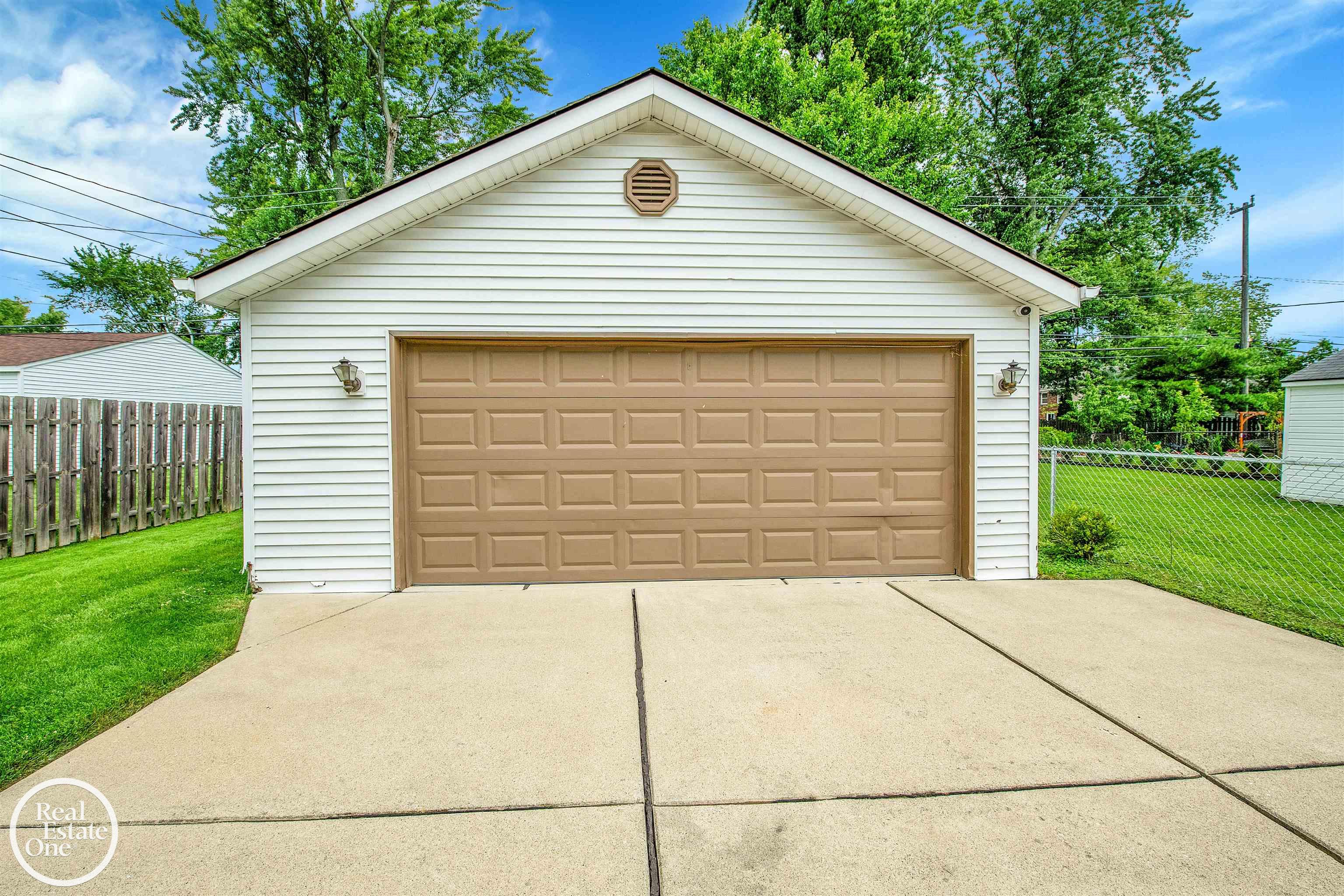 1258 Hampton Road Grosse Pointe Woods, MI 48236 - Photo 29 of 37
