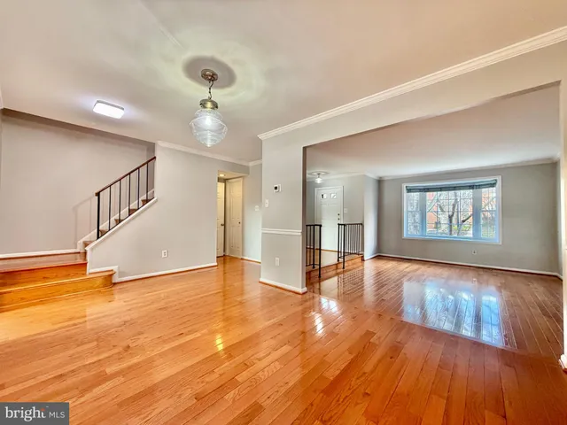 $3,500 | 10145 Village Knolls Court, Oakton, VA 22124