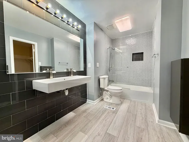 $3,500 | 10145 Village Knolls Court, Oakton, VA 22124