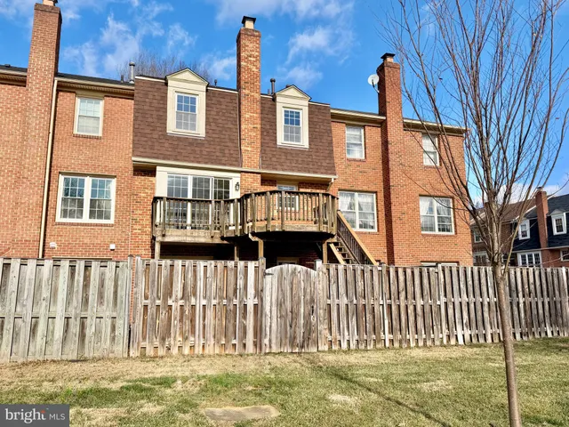 $3,500 | 10145 Village Knolls Court, Oakton, VA 22124