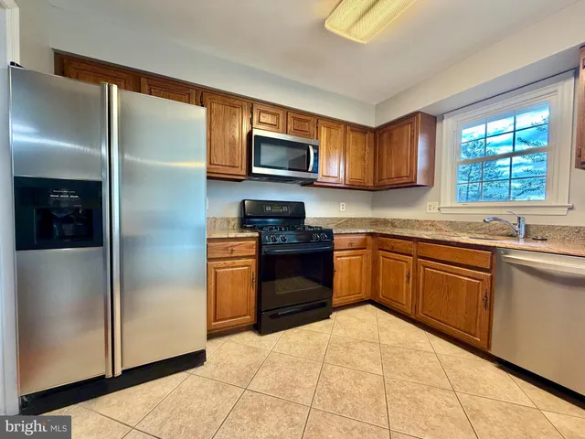 $3,500 | 10145 Village Knolls Court, Oakton, VA 22124