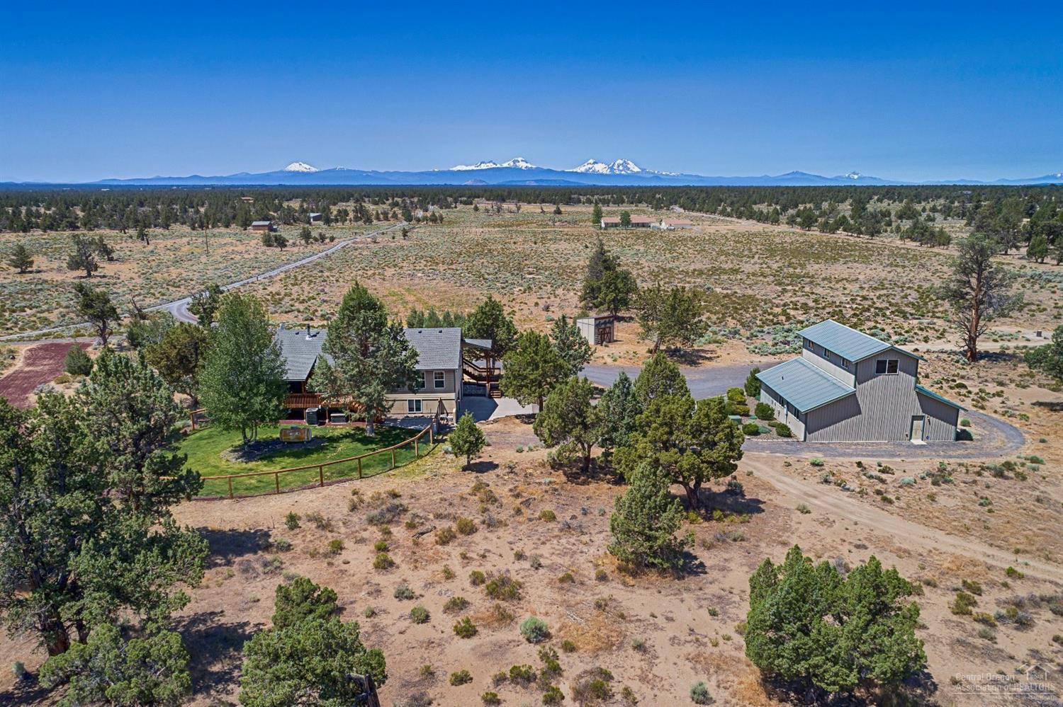 62050 Dodds Road Bend, OR 97701 - Photo 3 of 24 Enjoy the privacy and space of your 20 a