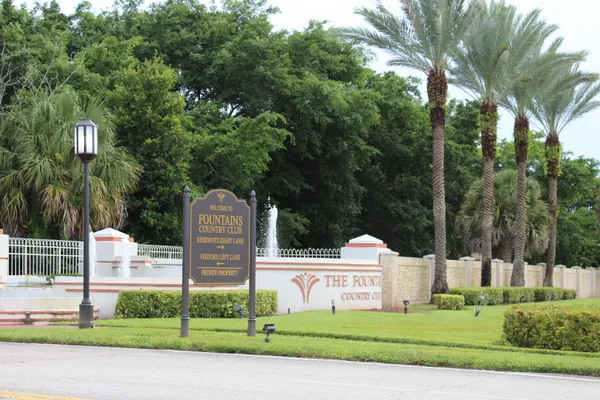 $1,950 | 4657 Fountains Drive South, Unit 207, Lake Worth, FL 33467