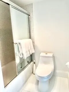 $1,950 | 4657 Fountains Drive South, Unit 207, Lake Worth, FL 33467