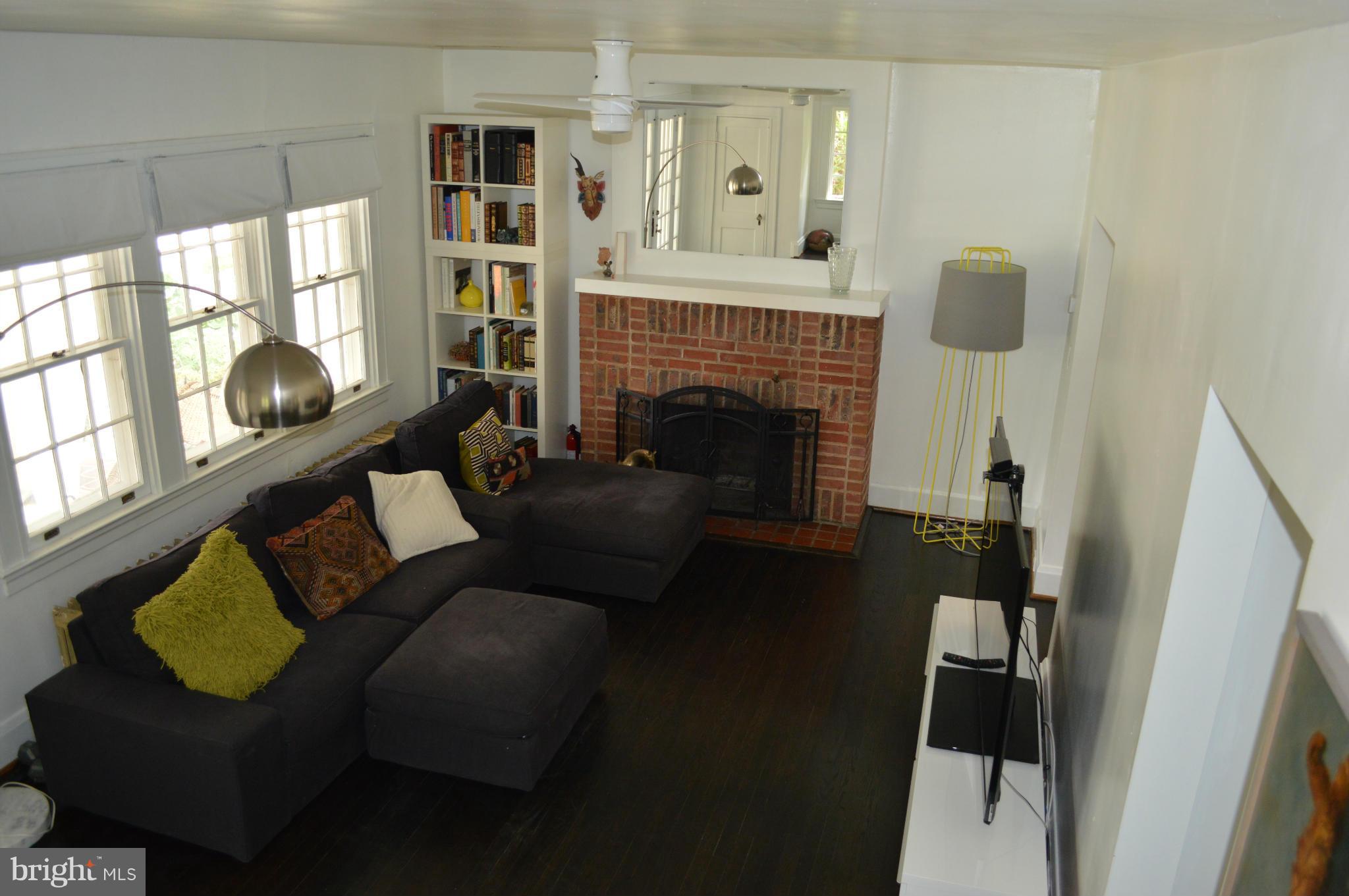 2401 Brambleton Road Baltimore, MD 21209 - Photo 8 of 30 Living Room