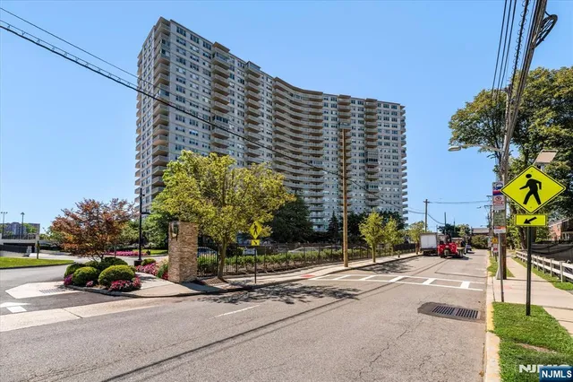 $480,000 | 2000 Linwood Avenue, Unit 21R, Fort Lee, NJ 07024