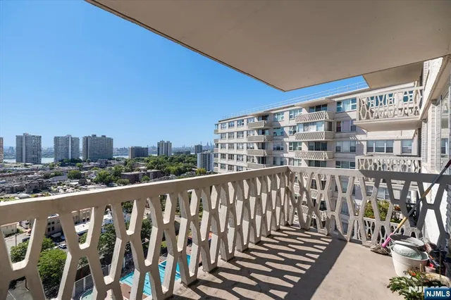 $480,000 | 2000 Linwood Avenue, Unit 21R, Fort Lee, NJ 07024