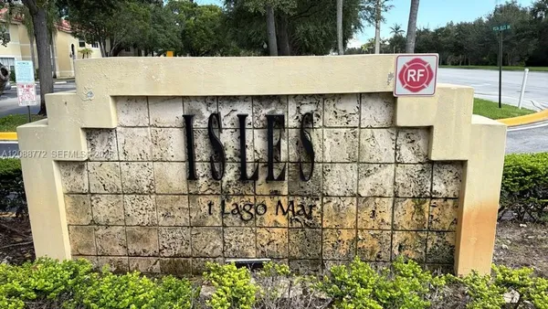 $1,900 | 457 Vista Isles Drive, Unit 2114, Sunrise, FL 33325
