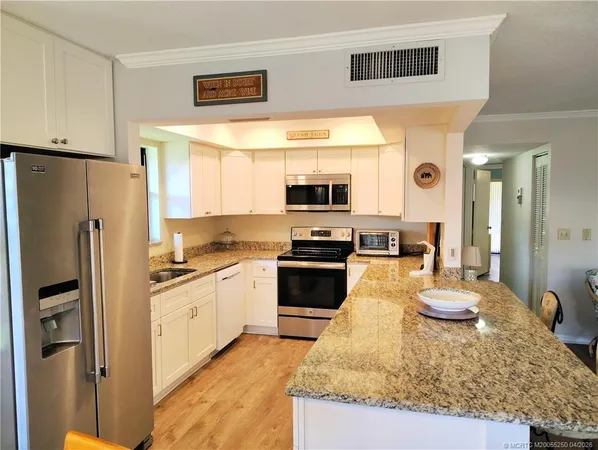 $2,300 | 511 Southwest South River Drive, Unit 207, Stuart, FL 34997