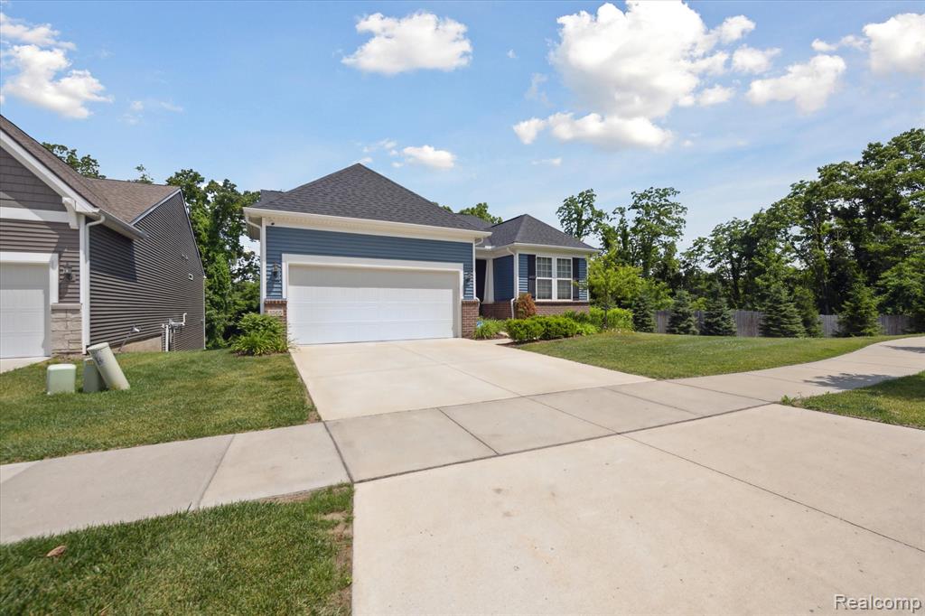 1065 Spring Trail Brighton, MI 48116 - Photo 4 of 61