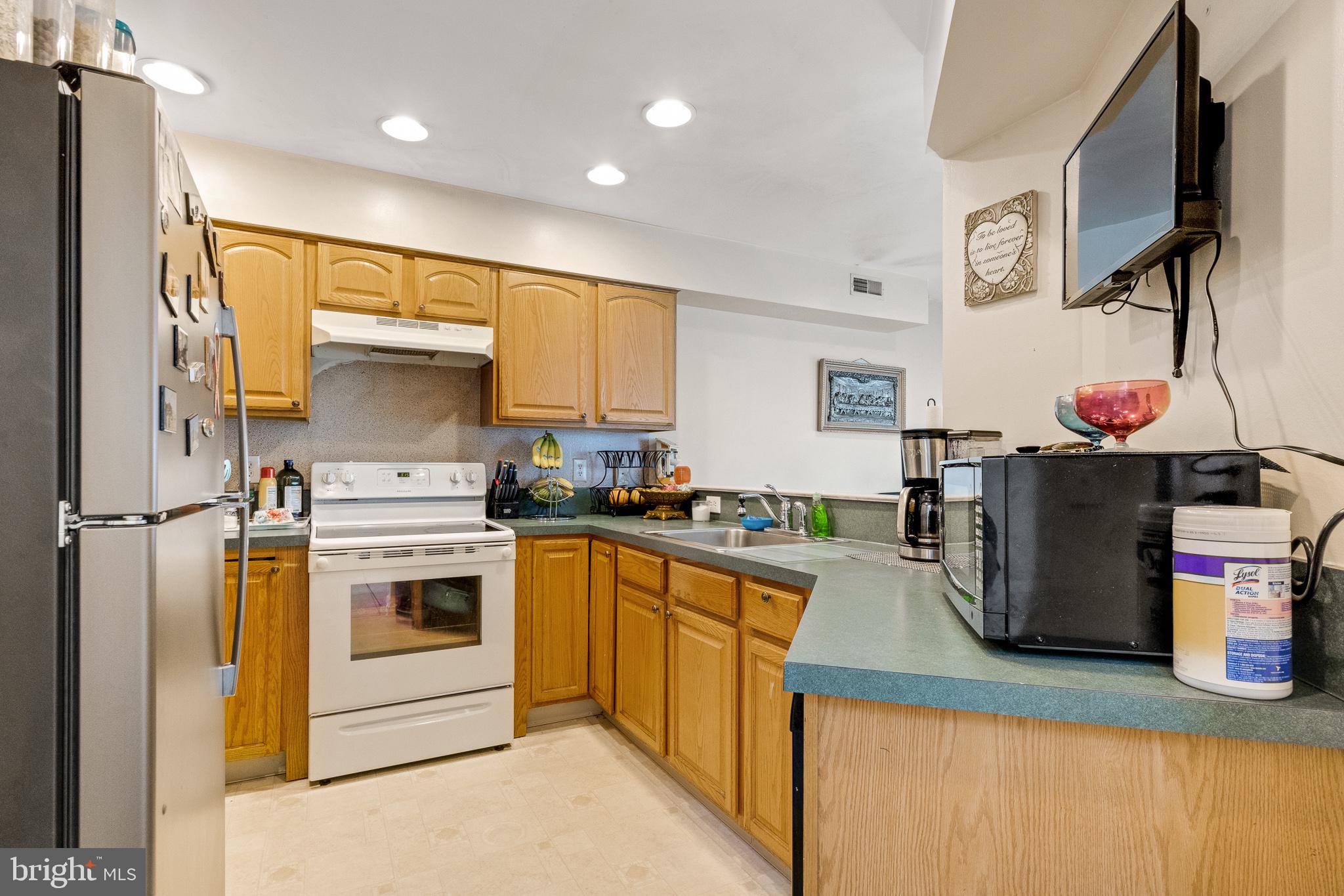 652 Elroy Road Souderton, PA 18964 - Photo 3 of 26 Unit 1