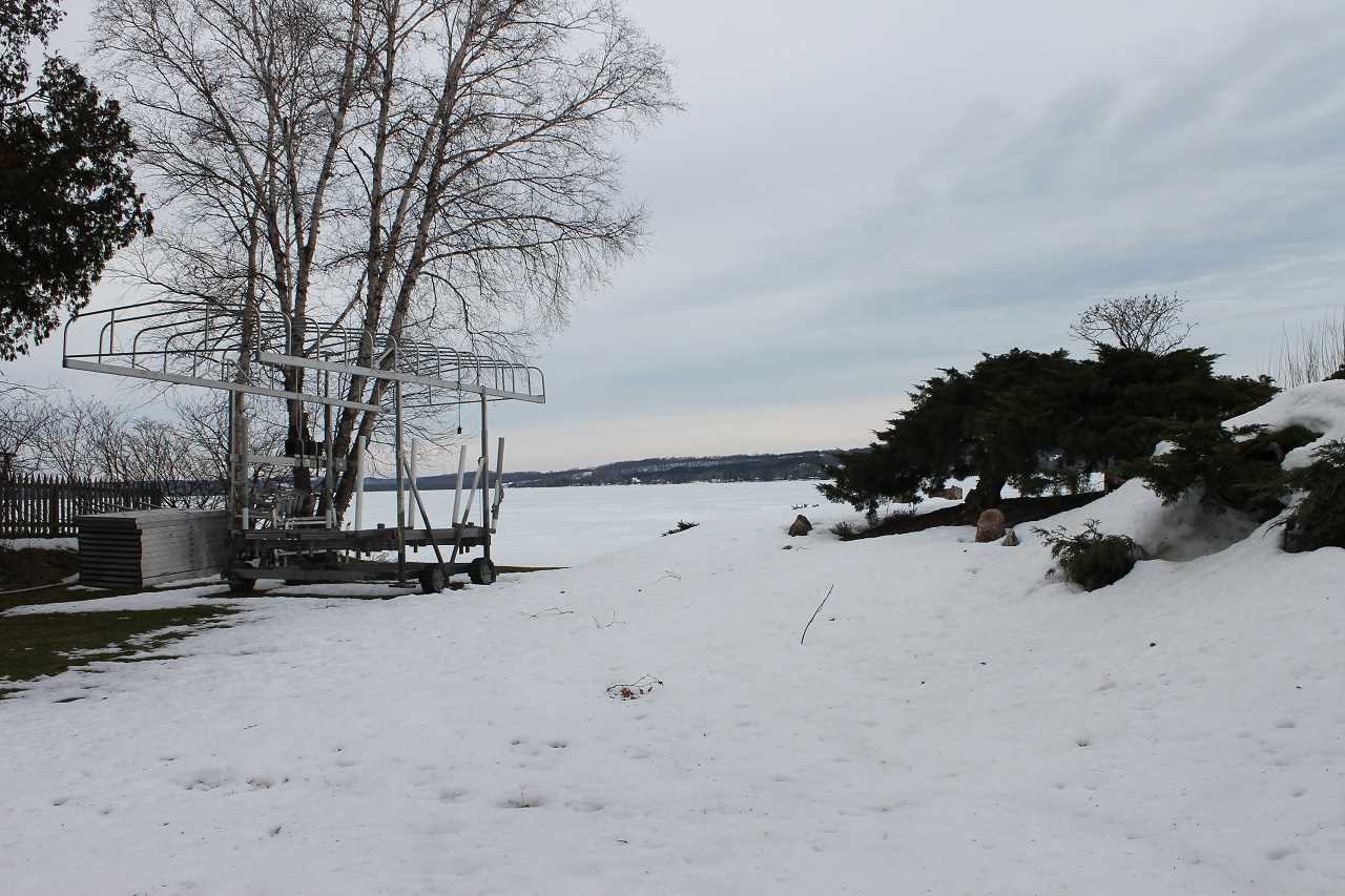 8024 South Lakeview Road Traverse City, MI 49684 - Photo 45 of 61 1812237-44.JPG