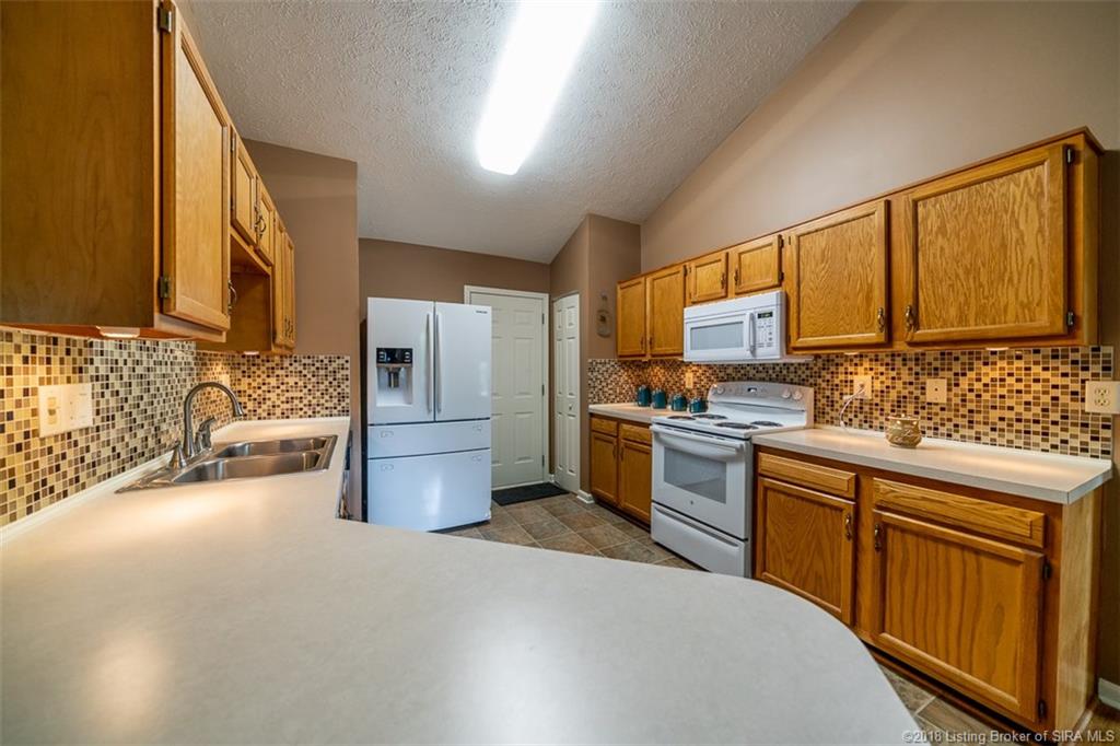 914 Nettle Ridge Road Jeffersonville, IN 47130 - Photo 10 of 37 Gallery Image 10