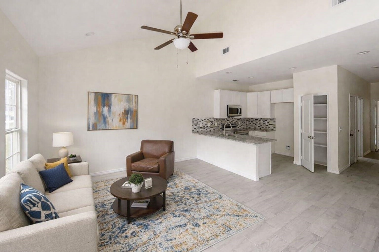 15514 Hickory Drive Montgomery, TX 77356 - Photo 2 of 26 a living room with furniture and kitchen view