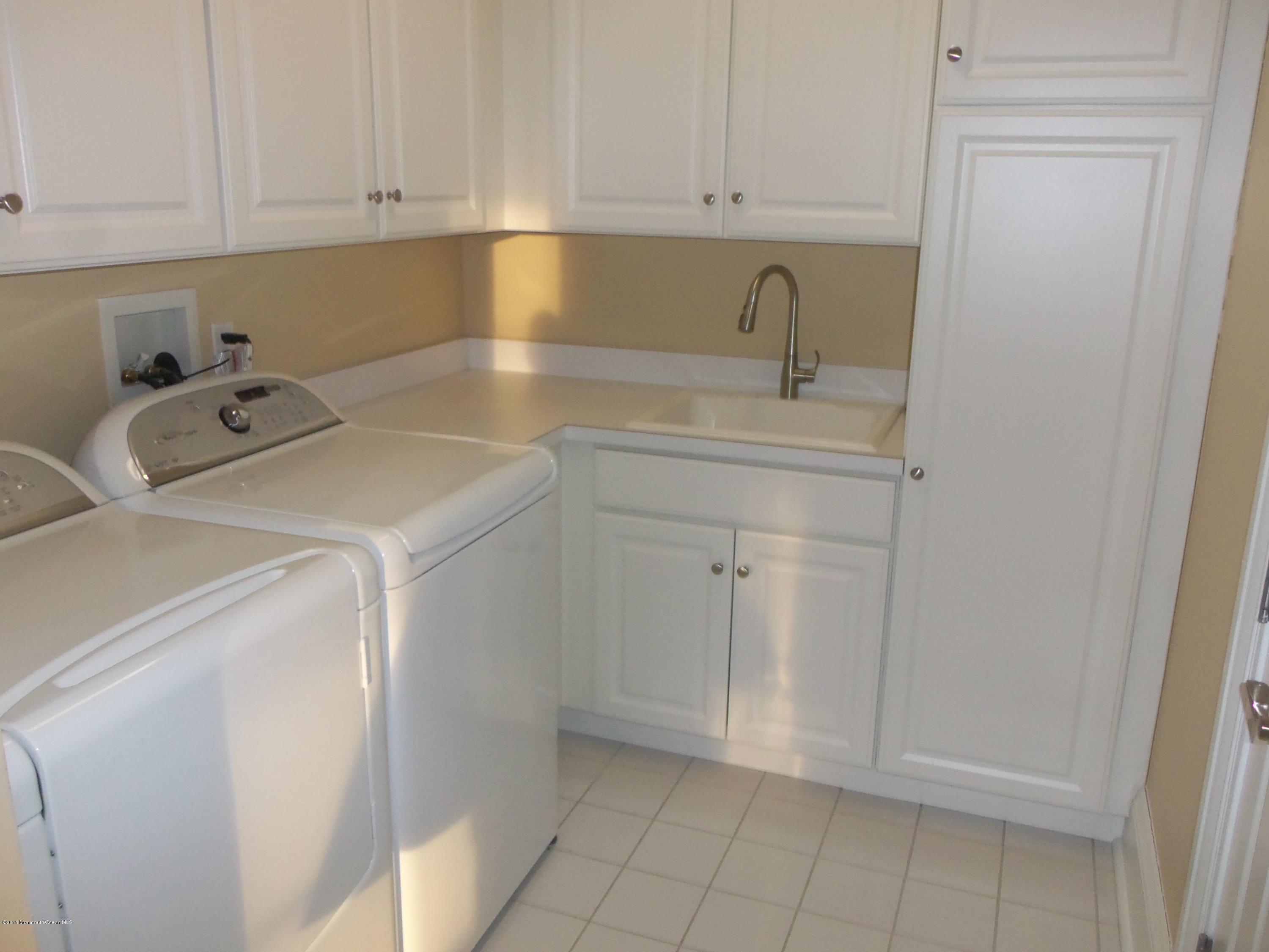 1021 Oval Road, Unit 1021 Manasquan, NJ 08736 - Photo 17 of 20 Laundry Room