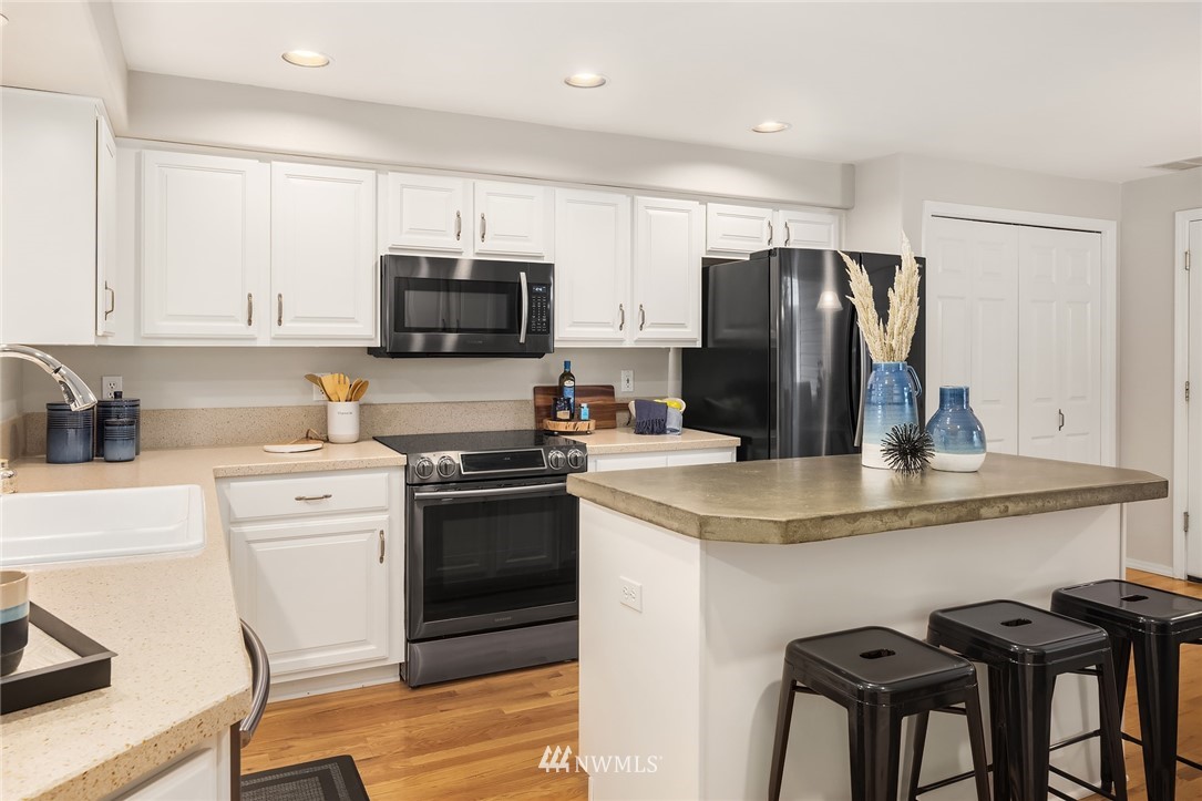 4801 Northeast 18th Place, Unit A Renton, WA 98059 - Photo 7 of 21