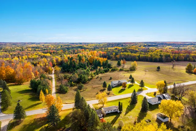 $376,000 | 20756 200th Avenue, Tustin, MI 49688