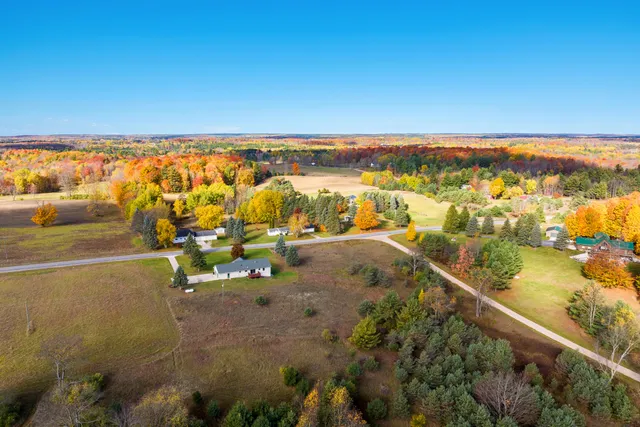 $376,000 | 20756 200th Avenue, Tustin, MI 49688