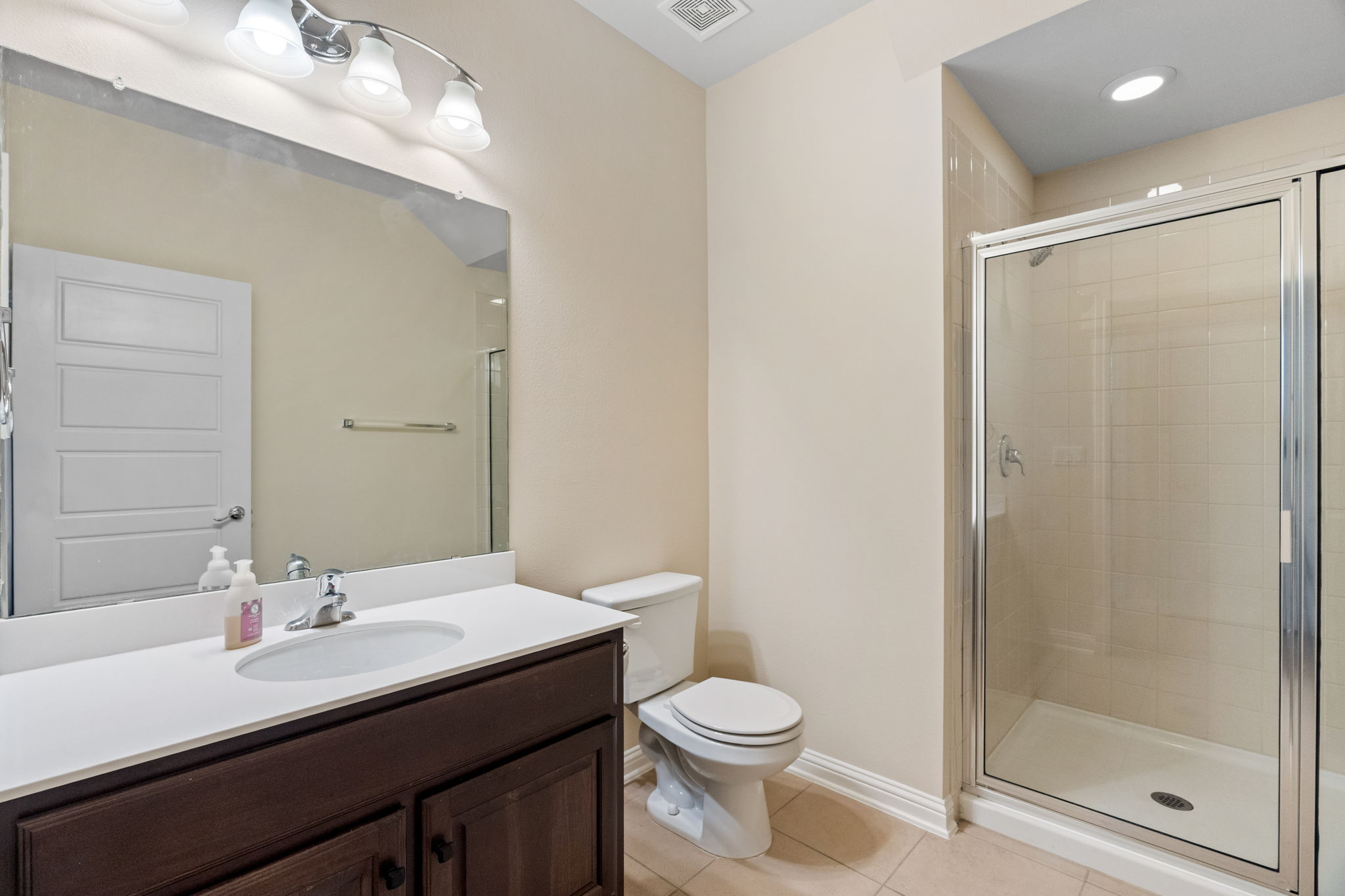 6814 East Riverside Drive, Unit 35 Austin, TX 78741 - Photo 12 of 31 Convenient first-floor full bath with a large vanity and plenty of counter space ~