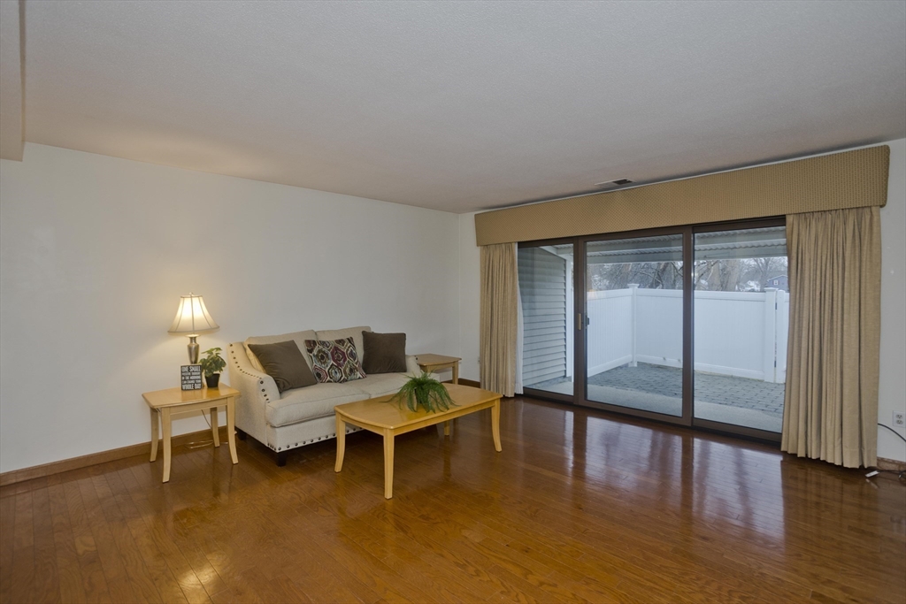 45 Nassau Drive, Unit 45 Springfield, MA 01129 - Photo 4 of 22