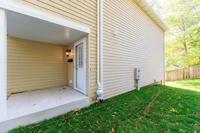 a picture of a bench in front of a wall