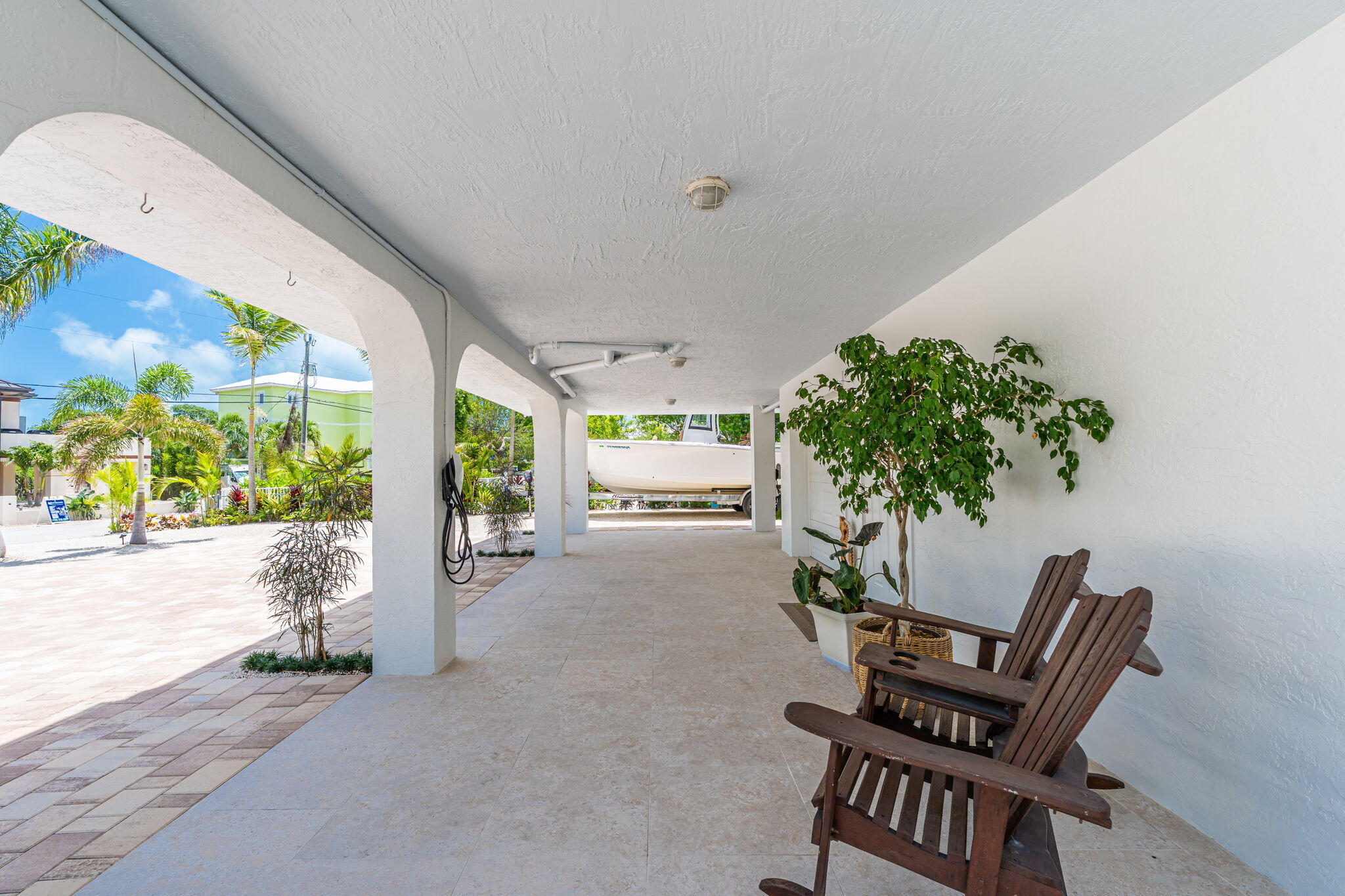24 Mutiny Place Key Largo, FL 33037 - Photo 39 of 69 a room with furniture and a potted plant