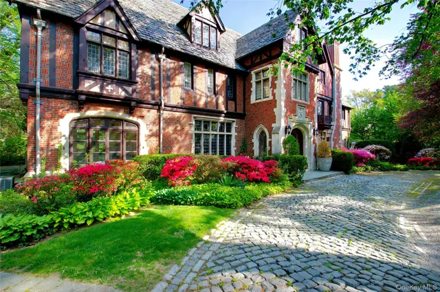$5,750,000 | 107 Bayview Road, Manhasset, NY 11030