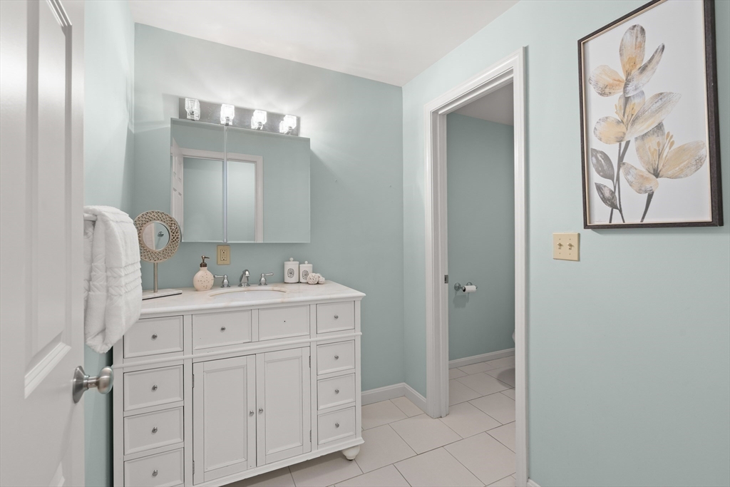 38 Dunham Road, Unit 204 Beverly, MA 01915 - Photo 17 of 27
