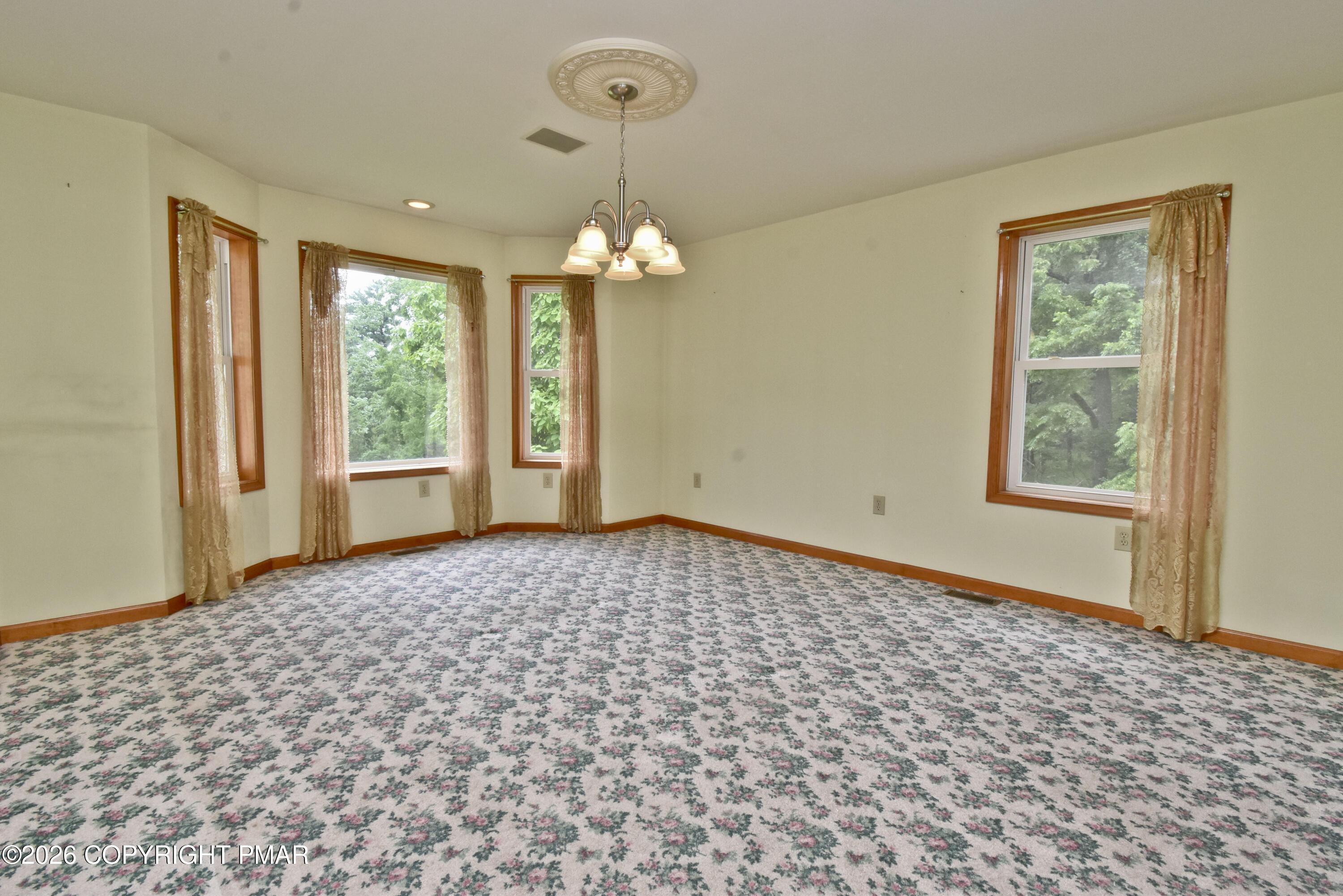 182 Frantz Road Bartonsville, PA 18321 - Photo 16 of 60 5 Dining (2)