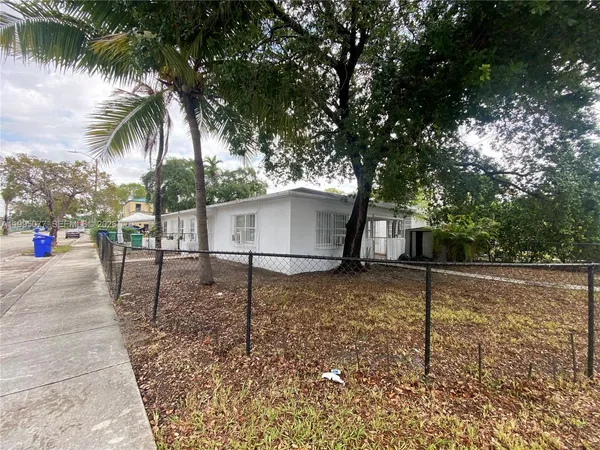 $2,100 | 5905 Northwest 3rd Avenue, Unit 2/2, Miami, FL 33127