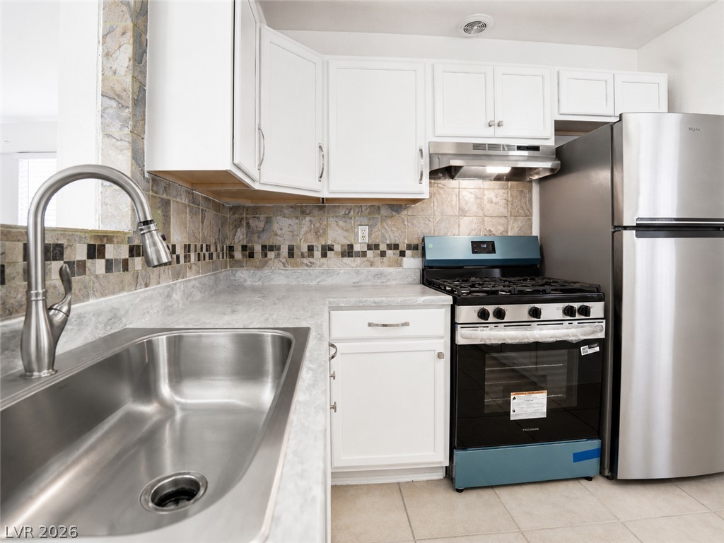 2870 South Sandhill Road Las Vegas, NV 89121 - Photo 32 of 64 This kitchen showcases ample cabinet storage and modern appliances, creating a highly functional culinary space.