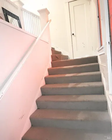 a view of livingroom with furniture