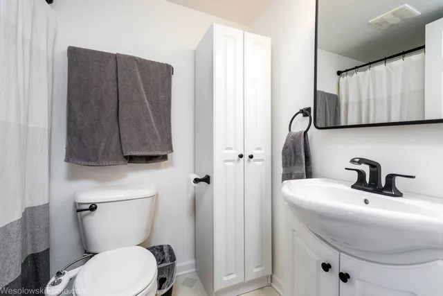 $233,000 | 145 Ann Court, Unit A, Bartlett, IL 60103