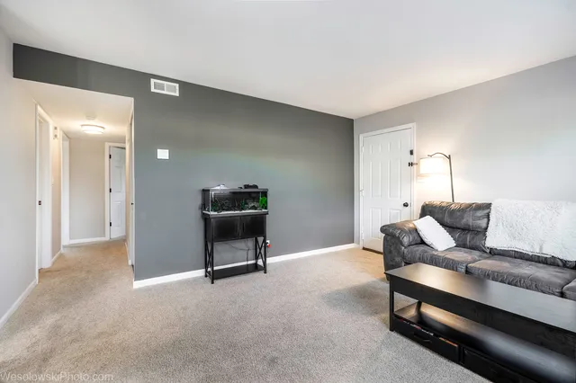 $233,000 | 145 Ann Court, Unit A, Bartlett, IL 60103