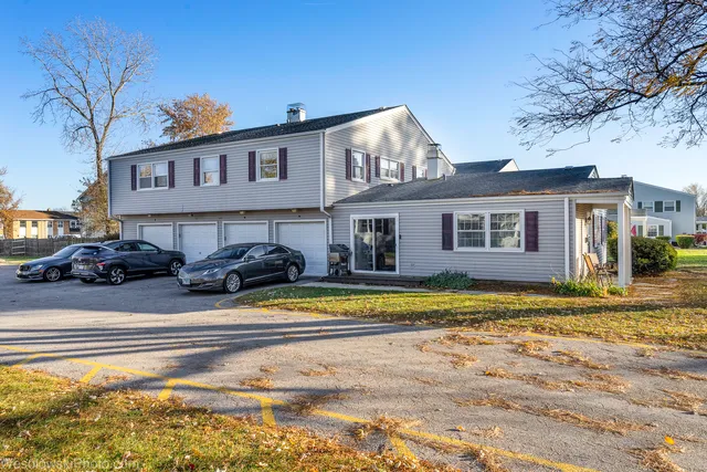 $233,000 | 145 Ann Court, Unit A, Bartlett, IL 60103