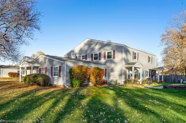 $233,000 | 145 Ann Court, Unit A, Bartlett, IL 60103