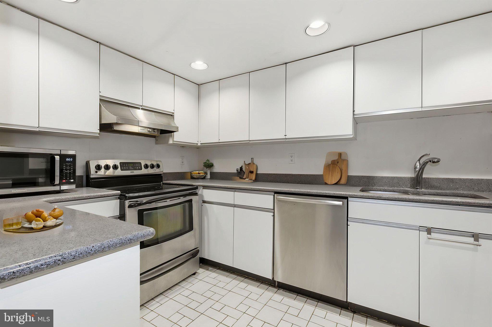 308 East Capitol Street Northeast, Unit 11 Washington, DC 20003 - Photo 4 of 34