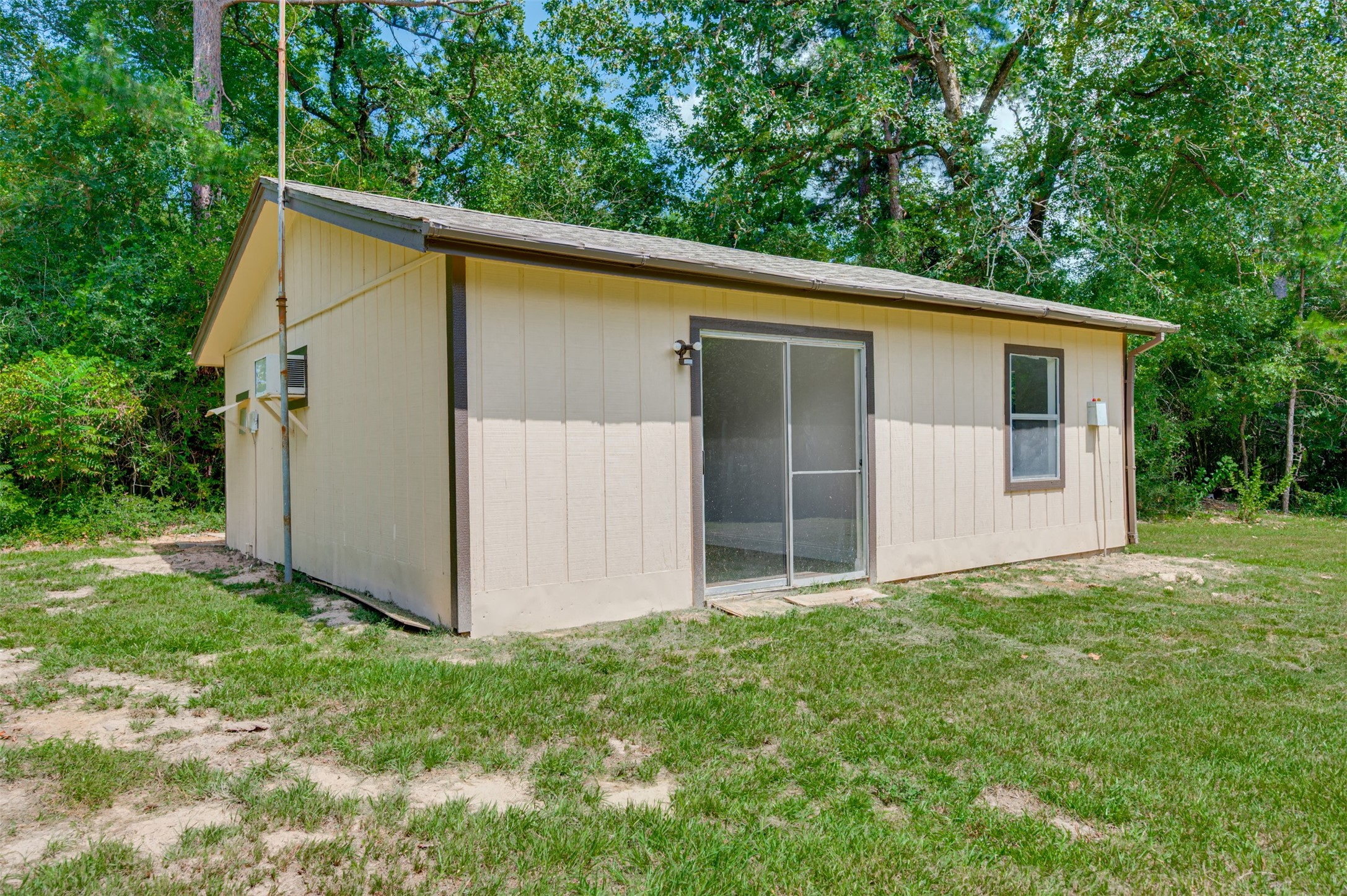 302 An County Road 3914 Palestine, TX 75801 - Photo 29 of 44 a view of a backyard with barn and a large tree