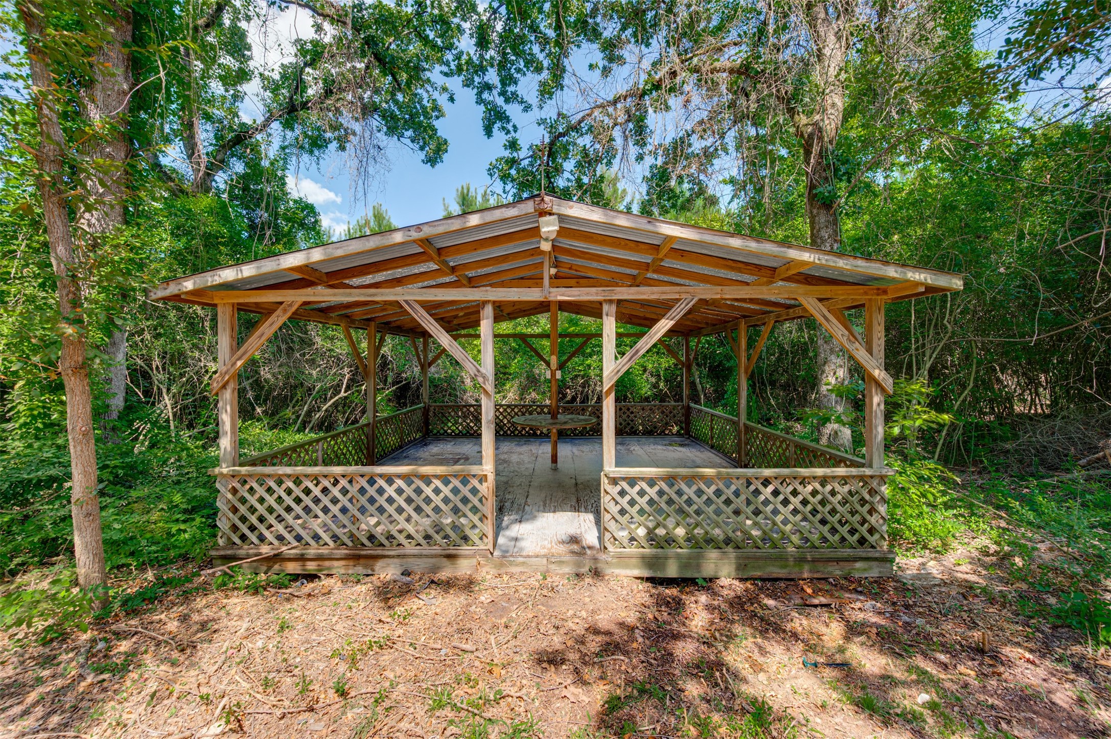 302 An County Road 3914 Palestine, TX 75801 - Photo 37 of 44 a backyard of a house with lots of green space