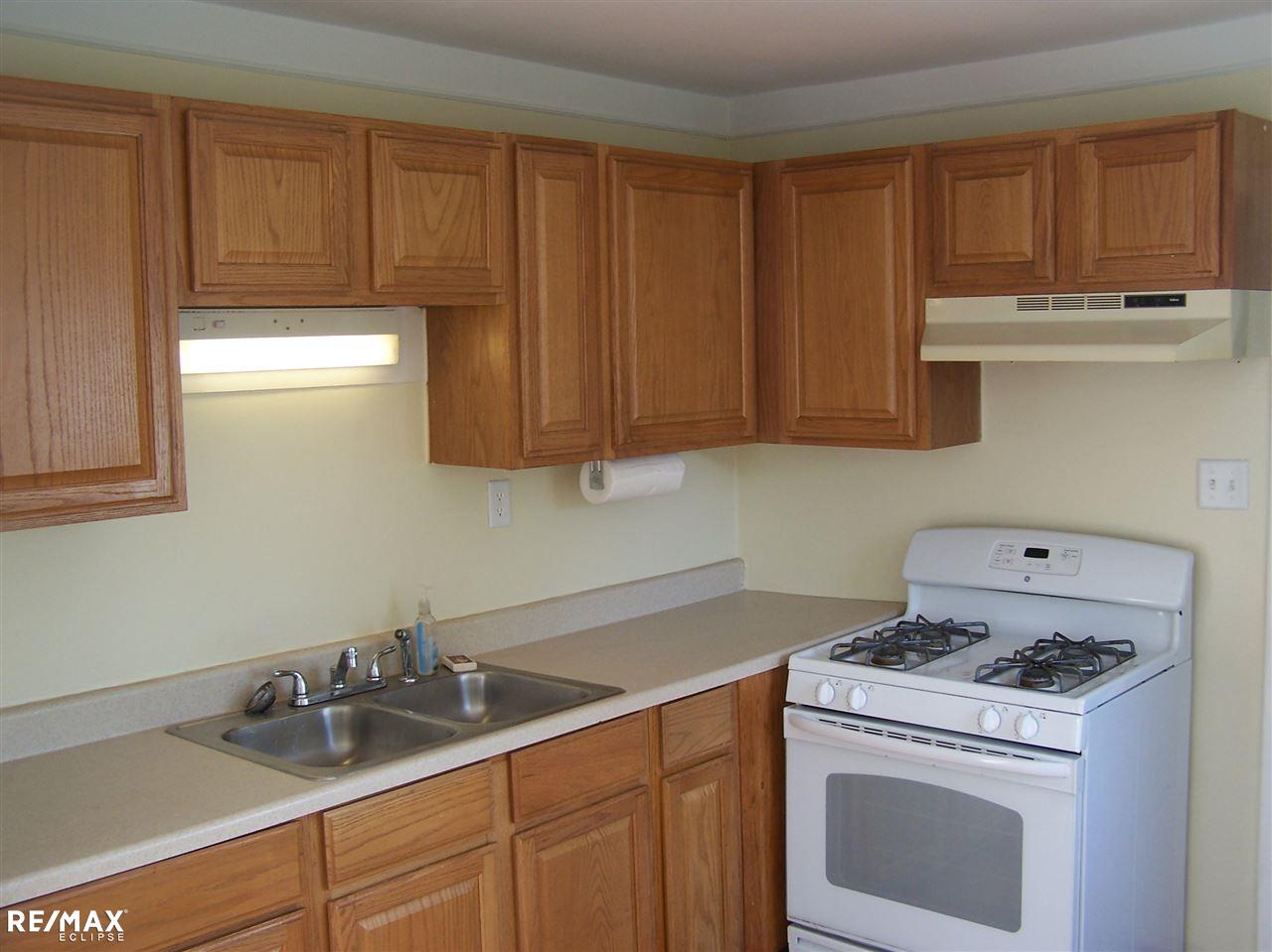 2110 Orpington Road Troy, MI 48083 - Photo 7 of 16 31306460-6.JPG