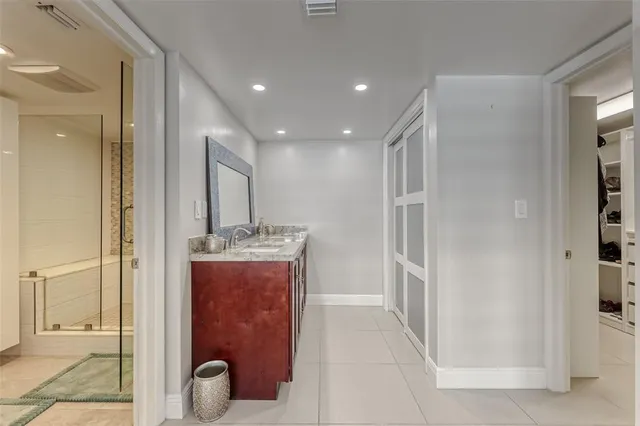 $999,999 | 3900 Galt Ocean Drive, Unit 712, Fort Lauderdale, FL 33308