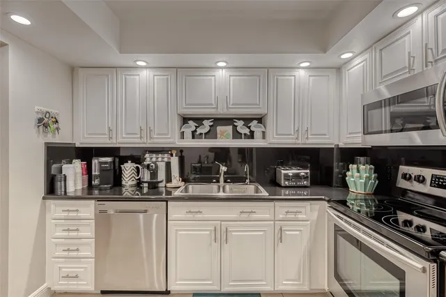 $999,999 | 3900 Galt Ocean Drive, Unit 712, Fort Lauderdale, FL 33308